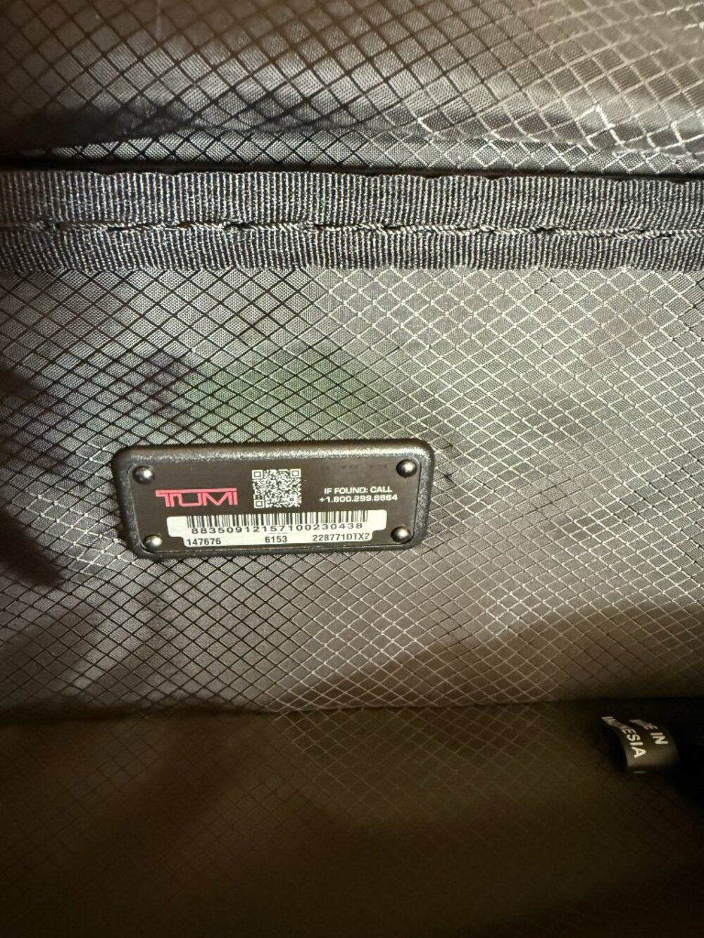 TUMI 19 Degree Expandable Carry-On – Black Textured - Picture 8 of 10